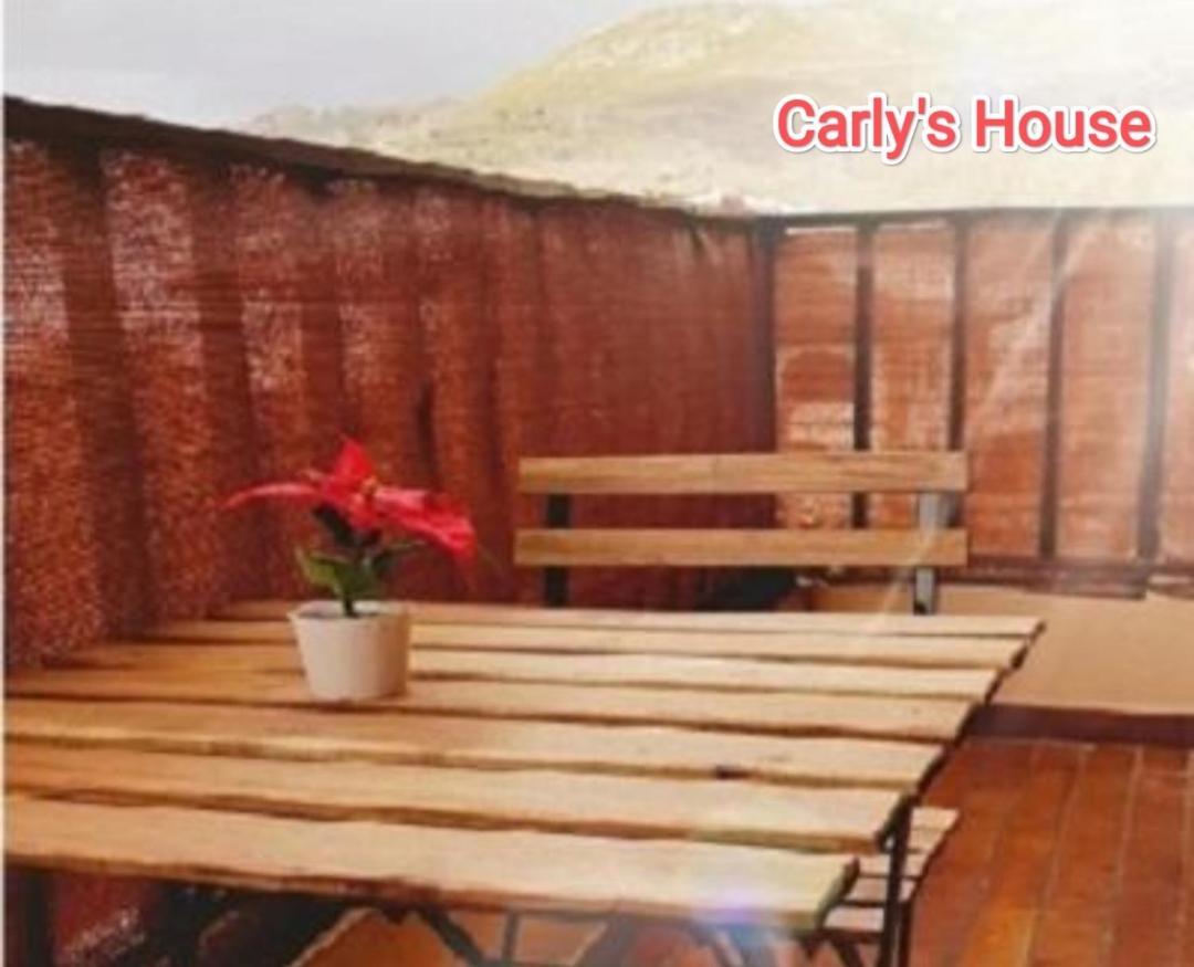 Carly'S House Lägenhet Onís Exteriör bild